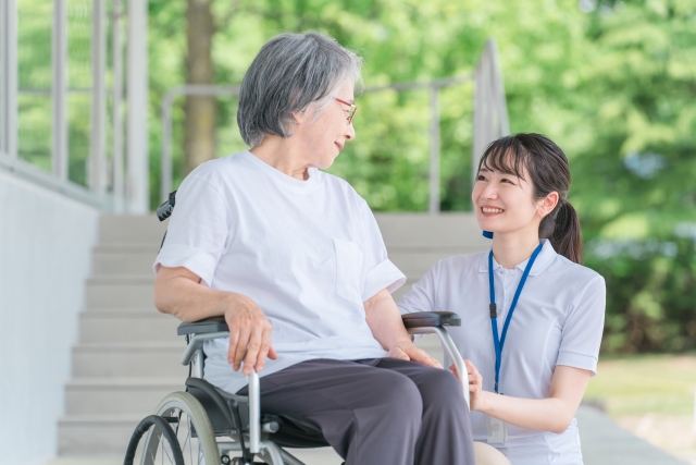 外出の付き添いのイメージ